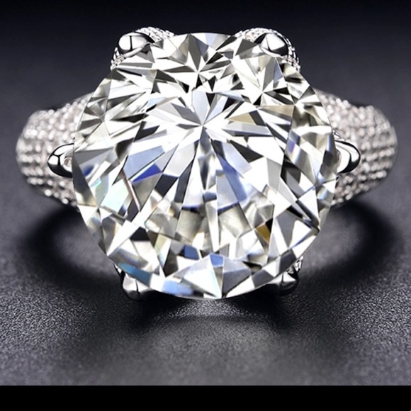 zdazzled Jewelry - CZ Crystal Silver Ring Size 8 New